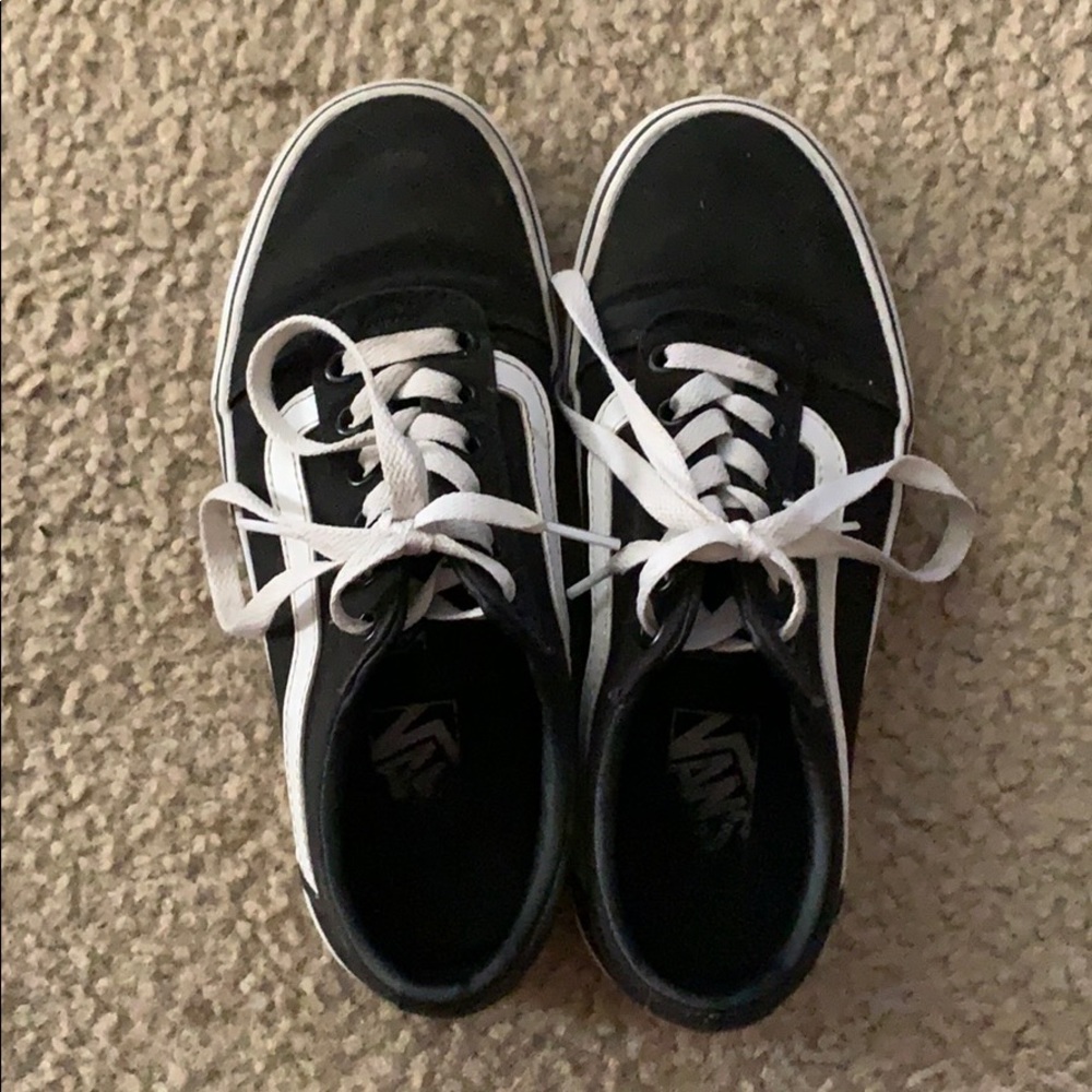 OLD SKOOL VANS black w/white stripe USED💕